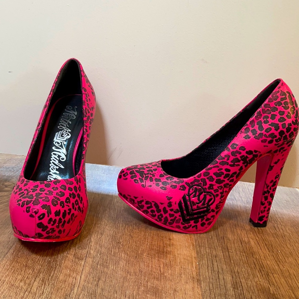 Metal Mulisha 5” pumps. Size 7.